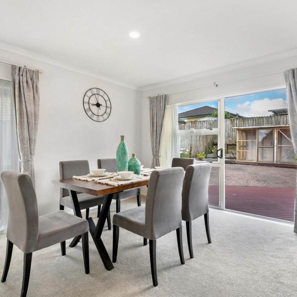 92 kilkenny drive dining area